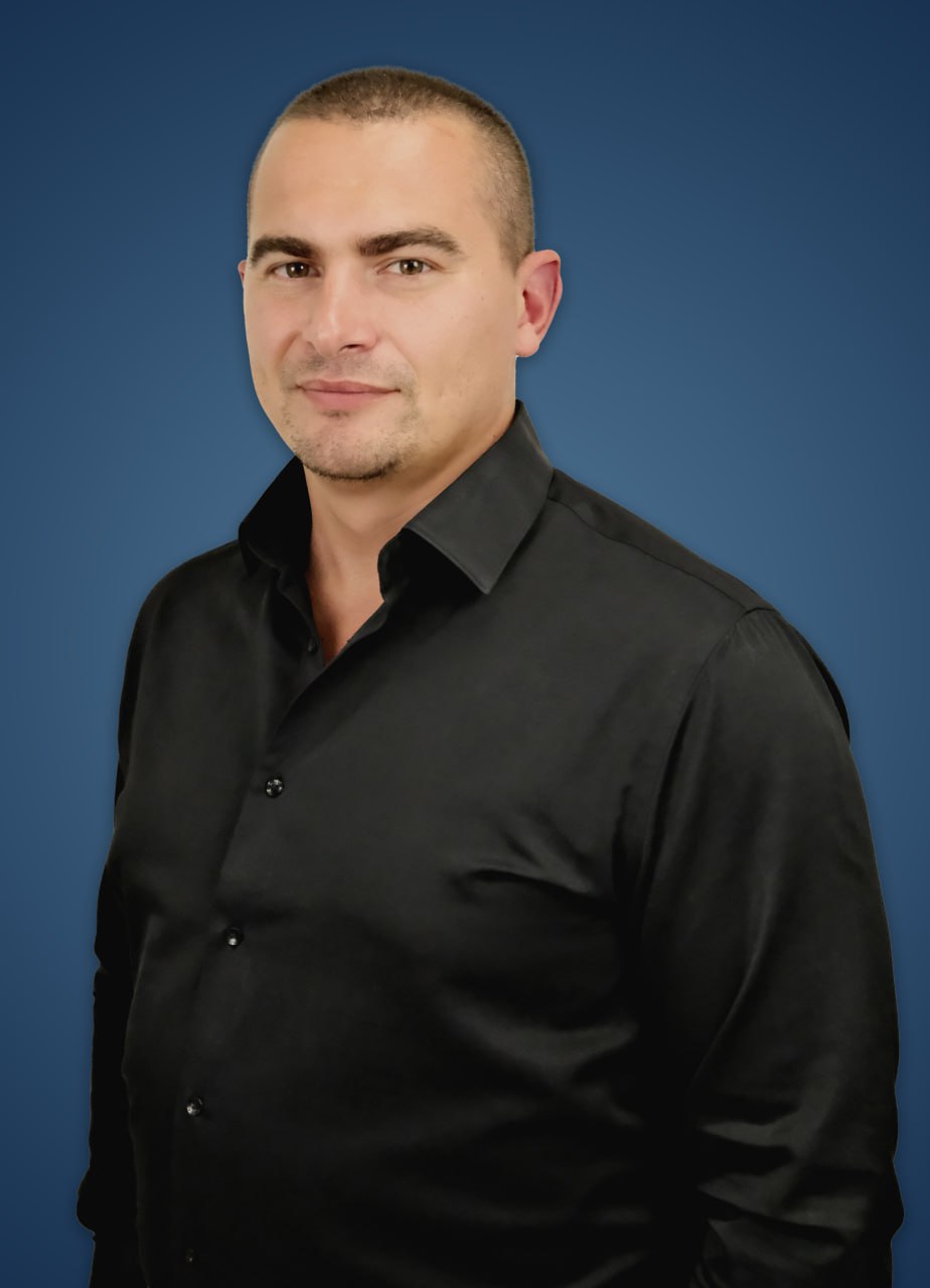 фото сотрудника