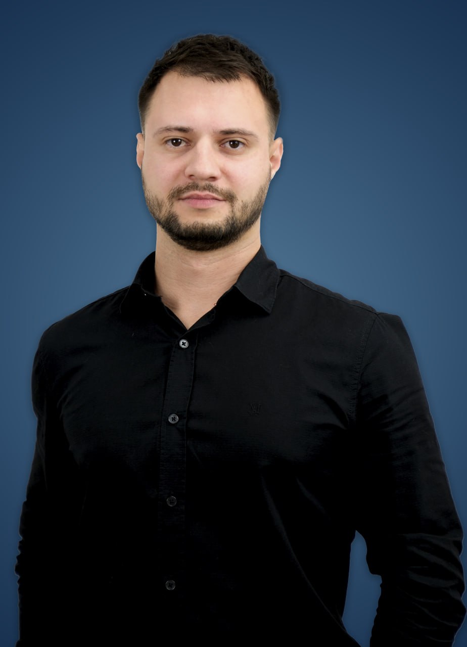 фото сотрудника